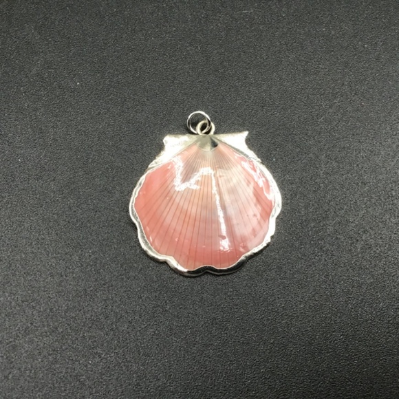 Choice of 2 Seashell Pendant with Electroplated Silver or Gold Edges. - Picture 8 of 12